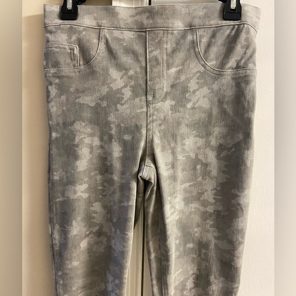 Spanx jeggings jean-ish leggings camo washed stone color ankle length Medium - Picture 6 of 9
